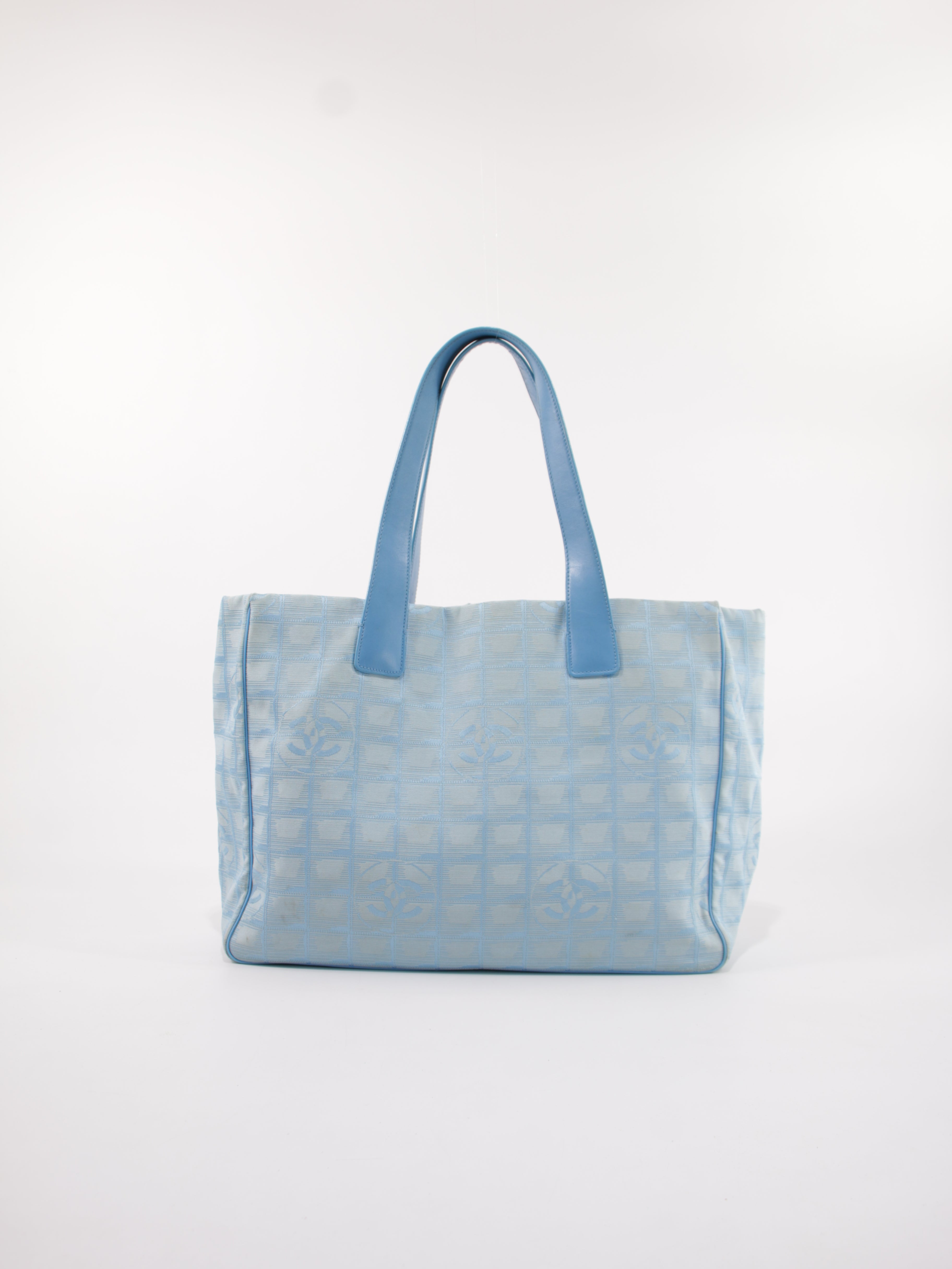 Medium New Travel Line Tote