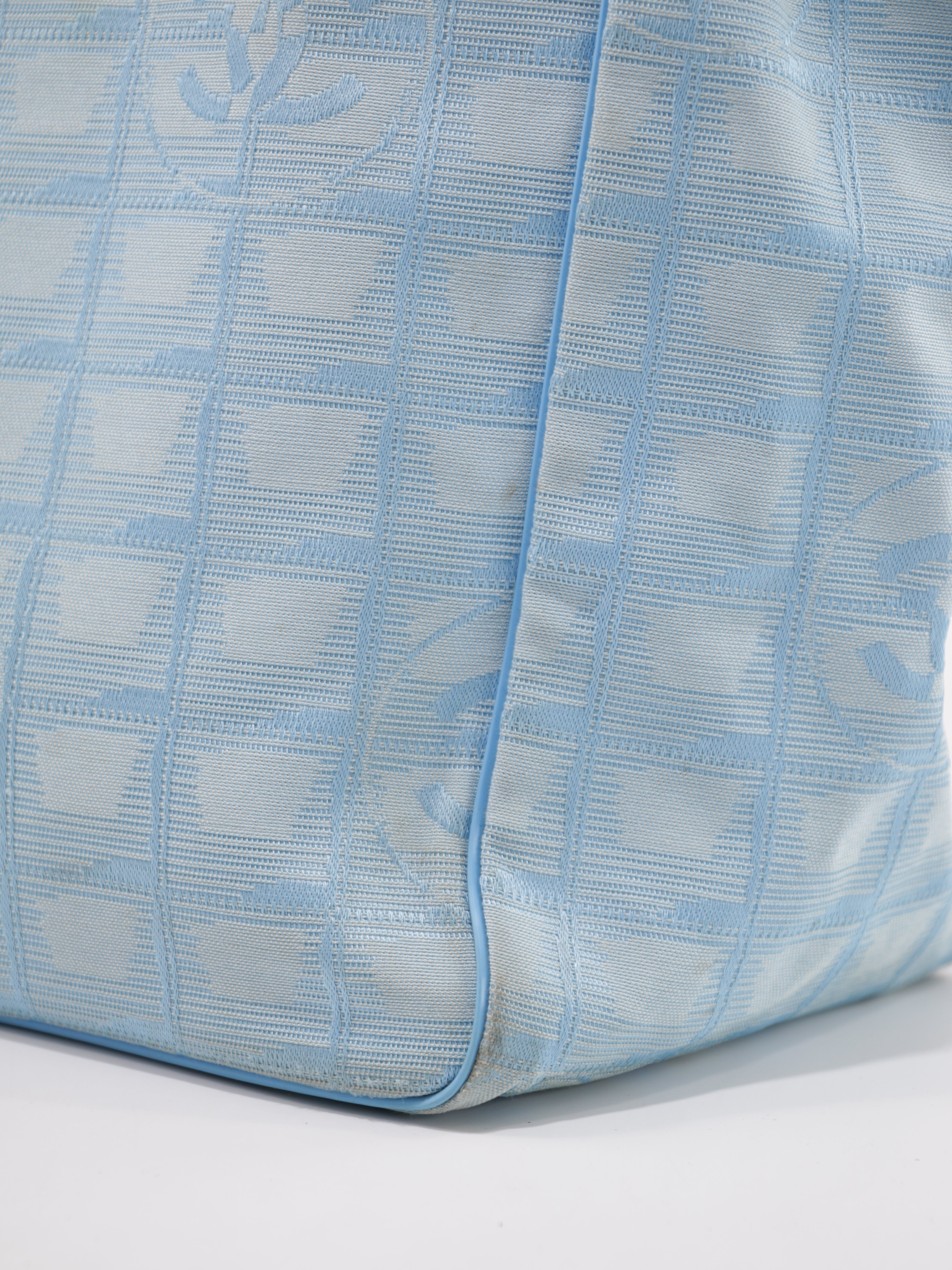 Medium New Travel Line Tote