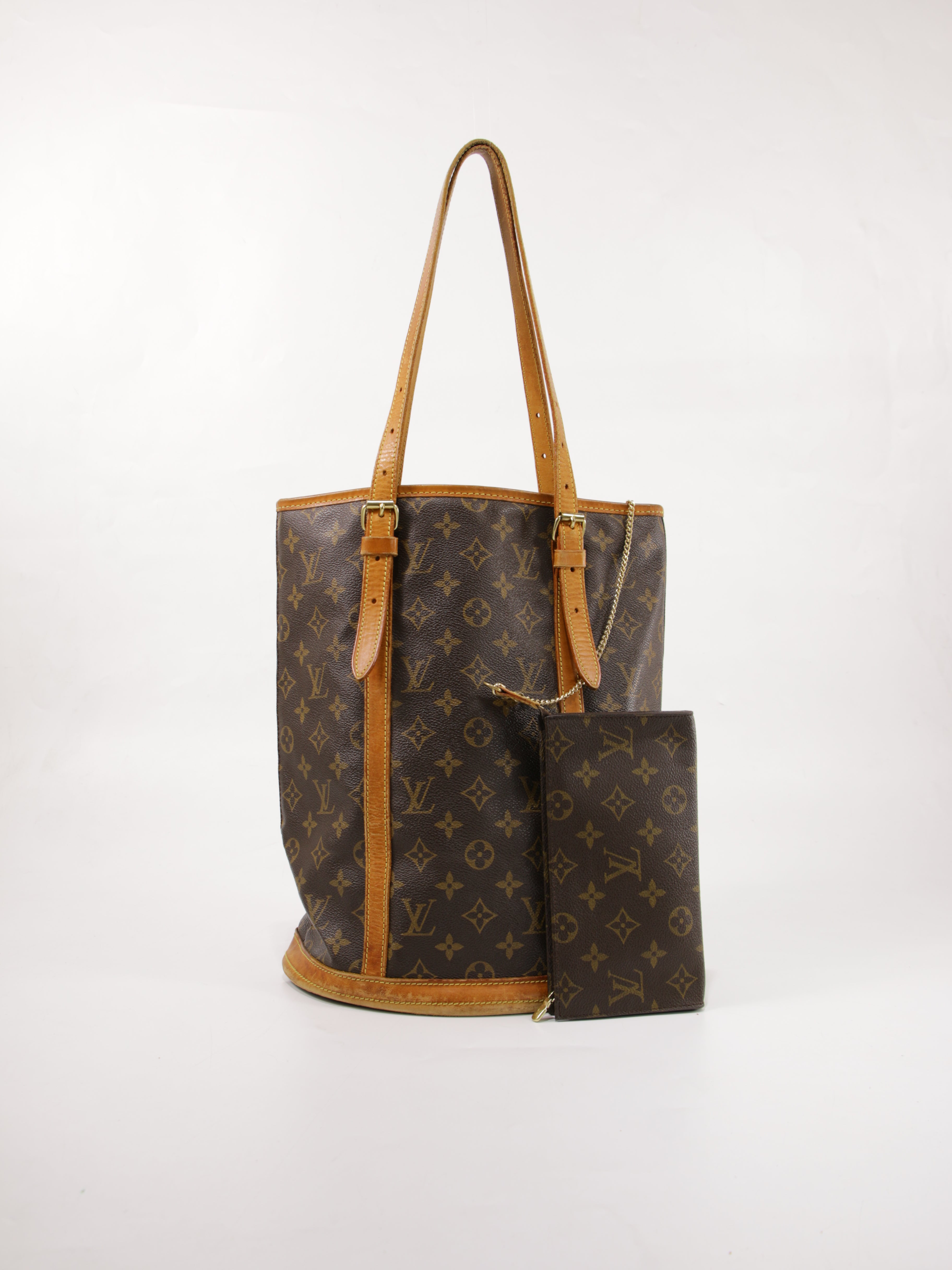 LOUIS VUITTON - LARGE BUCKET