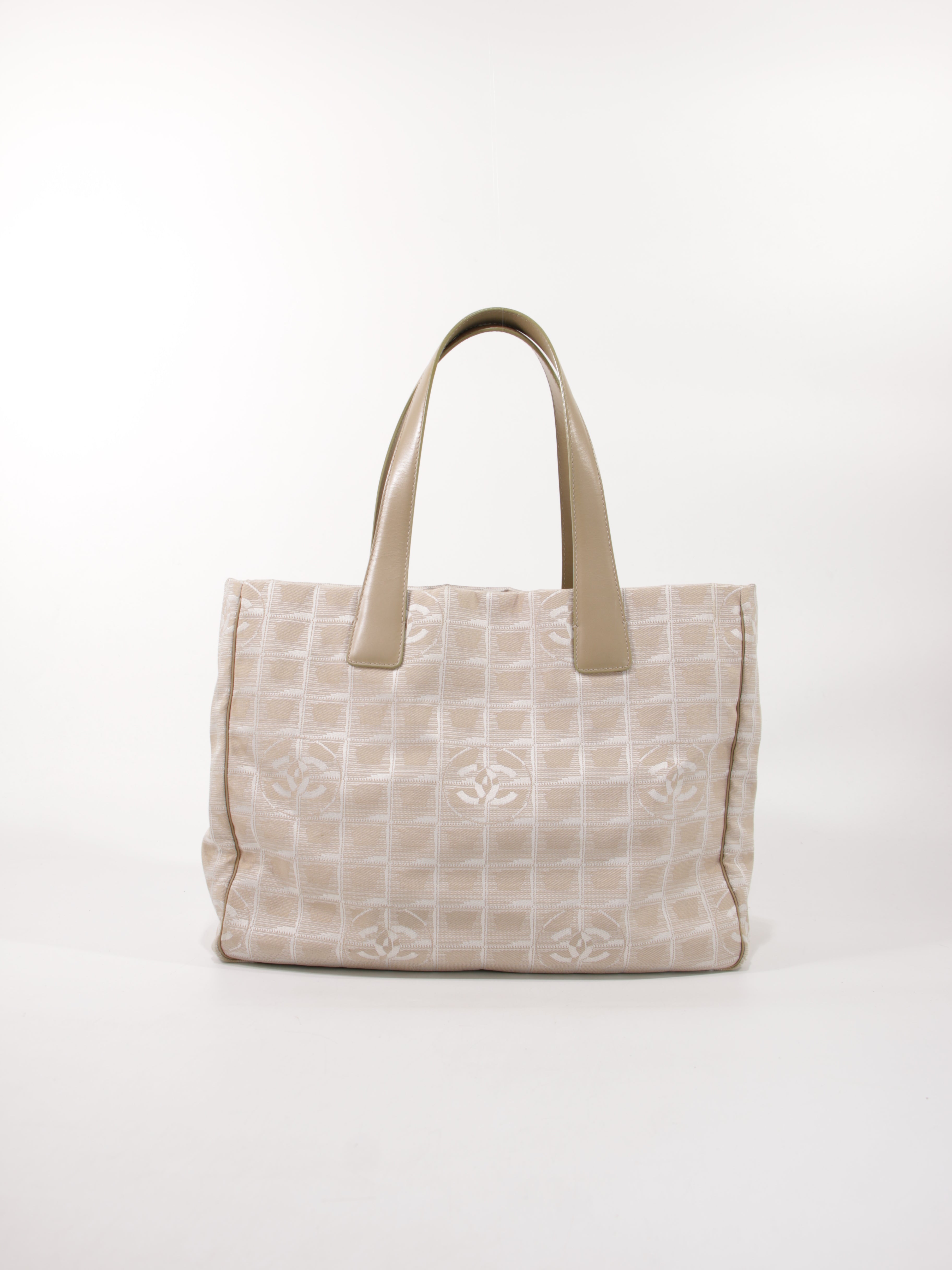 Medium New Travel Line Tote