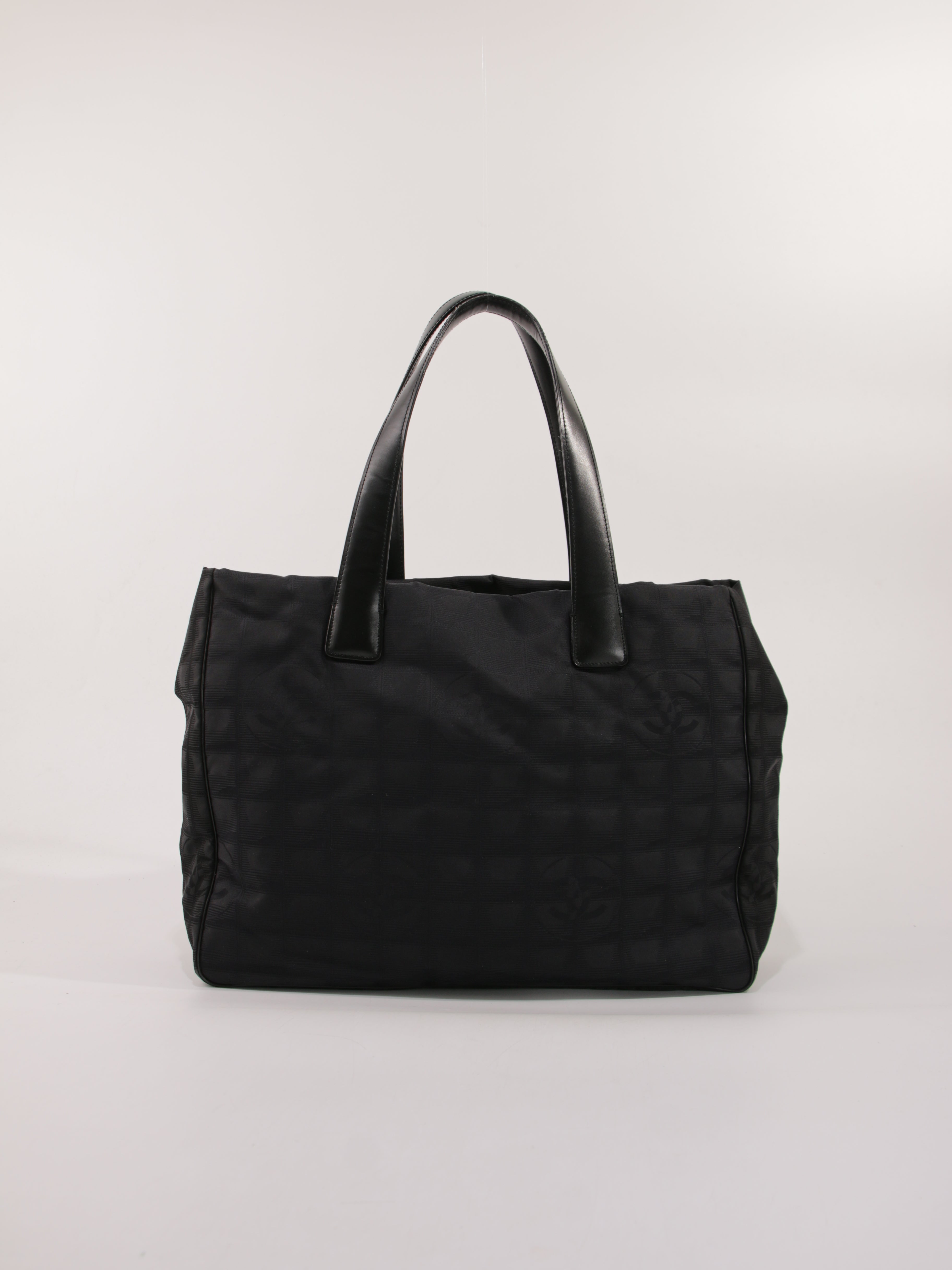 CHANEL - MEDIUM NEW TRAVEL LINE TOTE