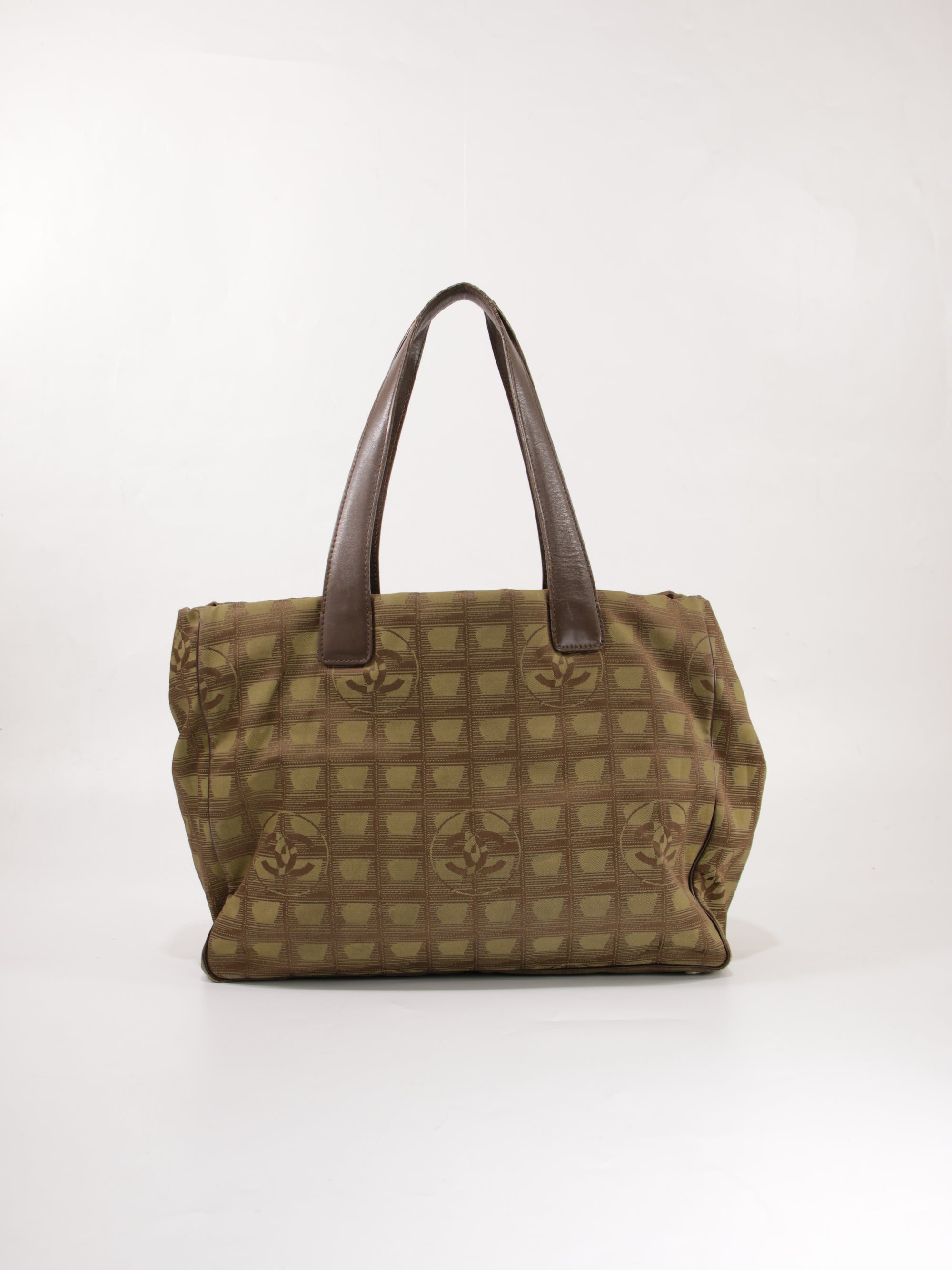 Medium New Travel Line Tote