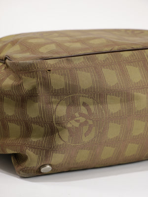 Medium New Travel Line Tote