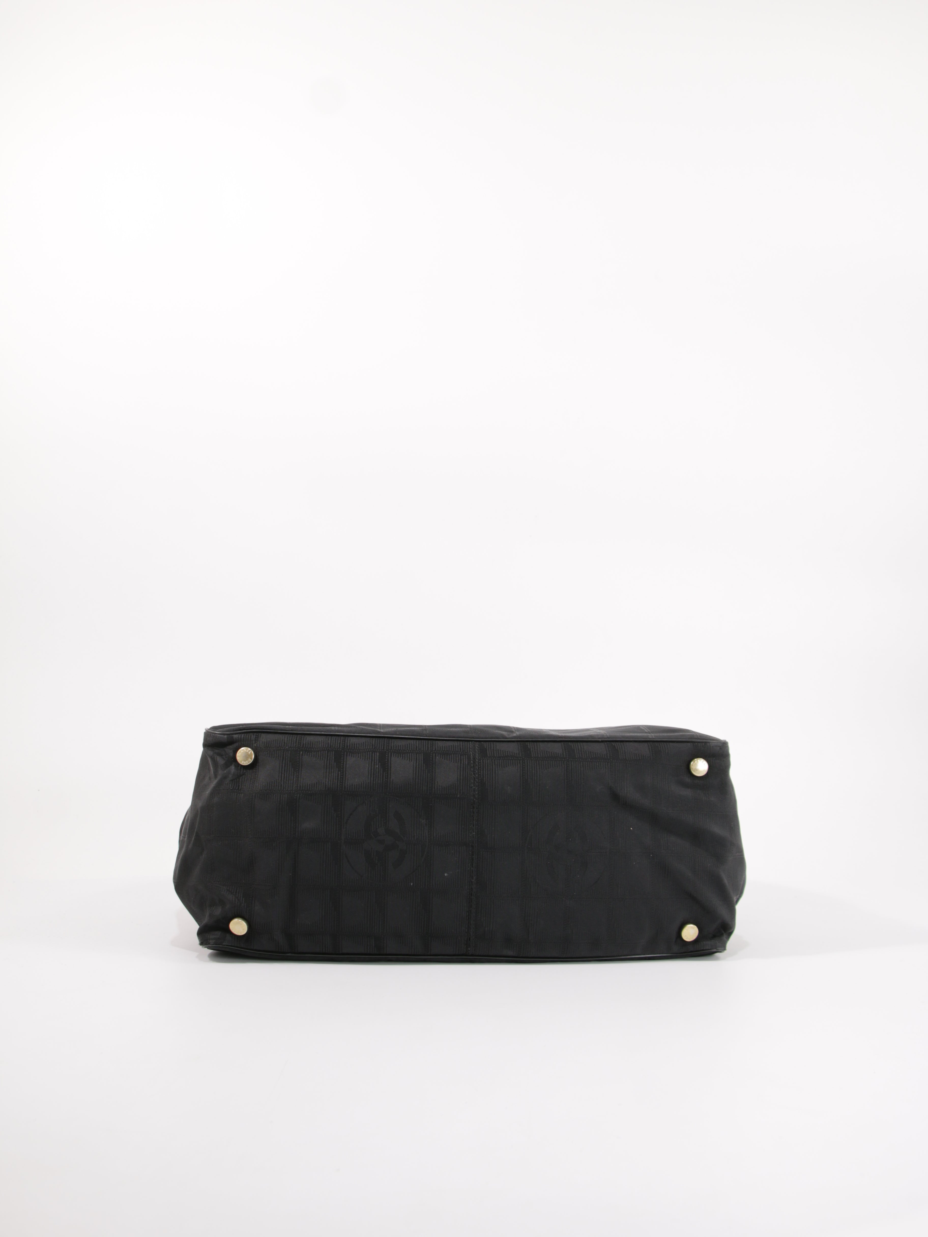 Medium New Travel Line Tote