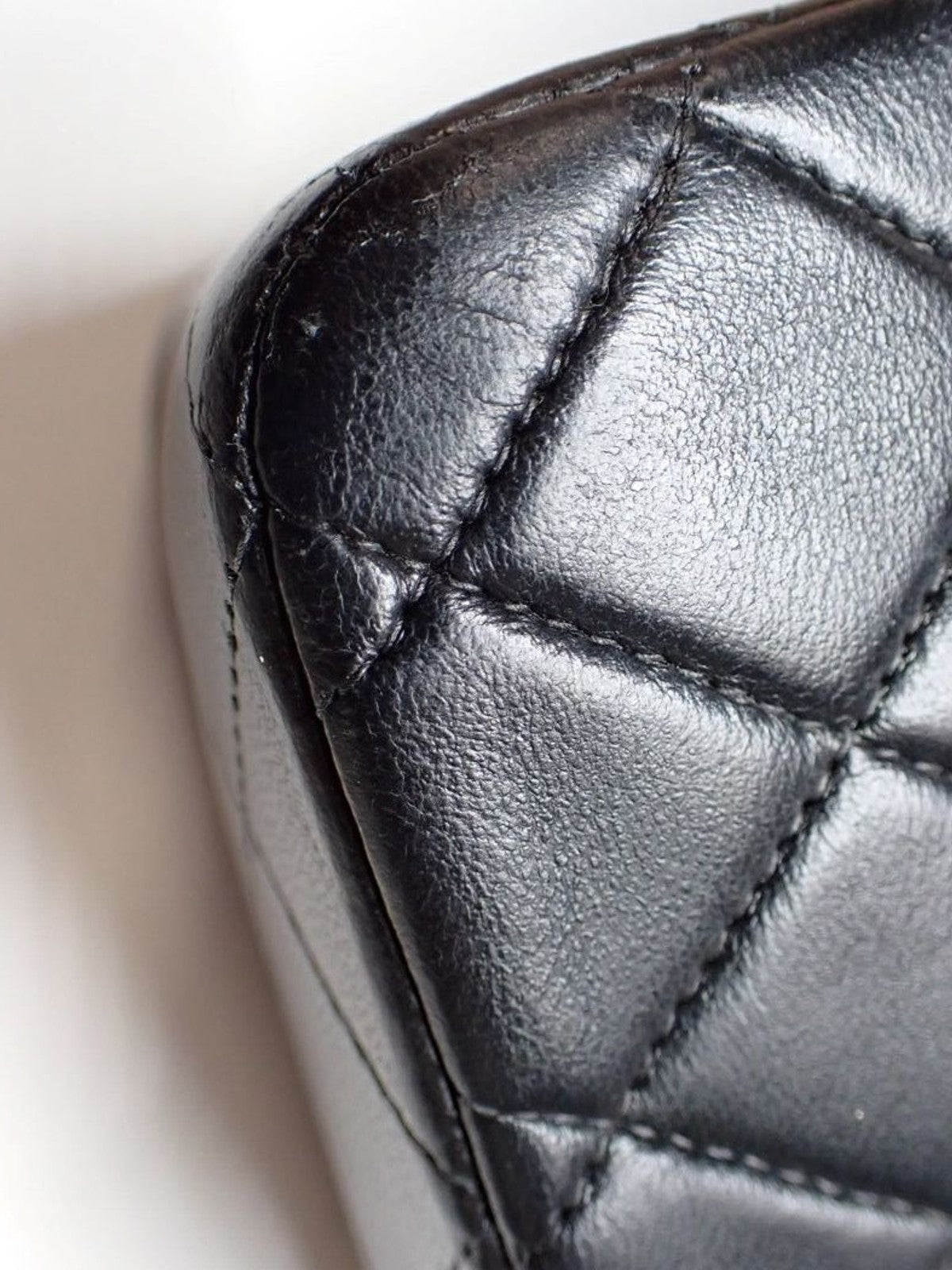 Medium Classic Flap
