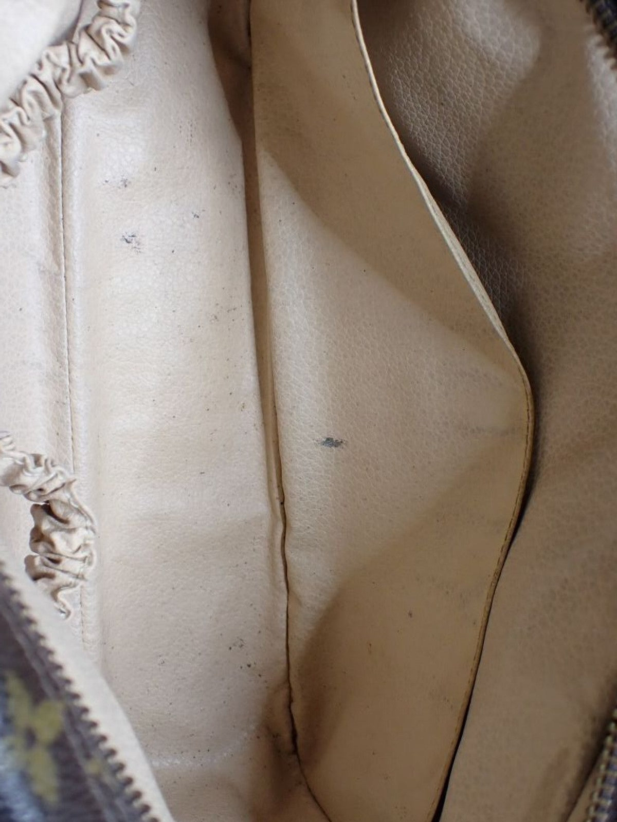 Cosmetic pouch