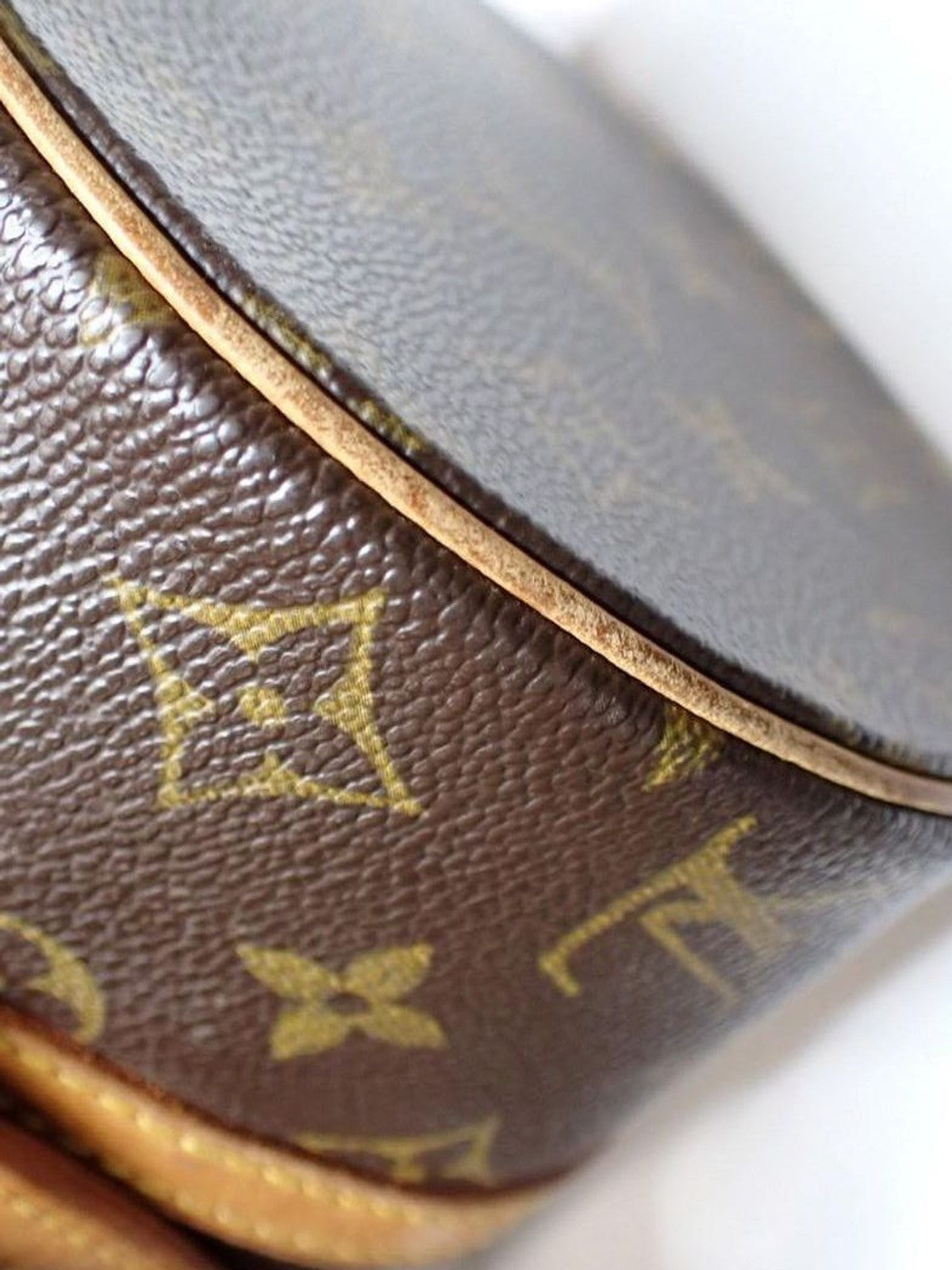 Louis Vuitton Papillon 26